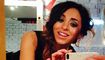 Ruby isi promoveaza noua melodie asa cum le place barbatilor sa o vada: intr-un body mulat si transparent, care nu lasa nimic imaginatiei