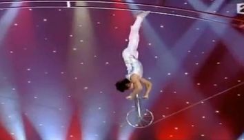 Acest baiat este incredibil!<span style=