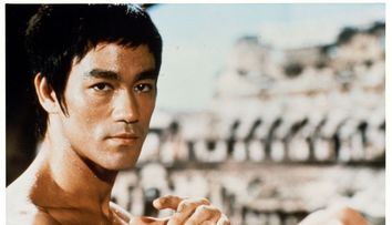 Bruce Lee a murit ”pentru că a băut prea multă apă”. Misterul decesului, descoperit după 50 de ani
