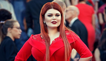 Un model plus-sized a fost lasata dezbracata la Festivalul de Film de la Cannes