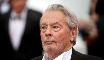 După ce a anunțat că vrea să fie eutanasiat, Alain Delon a dispărut din viața publică. Cum se simte actorul, la 87 de ani