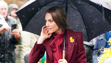 Gestul făcut de Kate Middleton când un bărbat s-a apropiat și i-a cerut un autograf: „Nu pot să semnez, îmi pare foarte rău. Pot însă să…” VIDEO