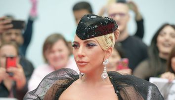 Lady Gaga, așa cum nu ați mai văzut-o niciodată: a livrat pizza și cafea