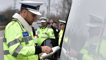 Un șofer care a rămas fără permis de conducere a pretins Poliției să i-l restituie de Moș Nicolae