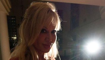 Este atat de obsedata de papusile Barbie incat a apelat la operatiile estetice pentru a arata ca ele. Cum arata femeia