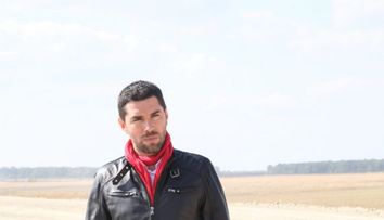 Alex Dima strabate in doua editii 