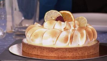 Te-a impresionat tarta de lamaie cu bezea? Afla cum o poti prepara la tine acasa