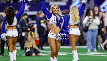 Ce salariu are o majoretă de la Dallas Cowboys. E plătita cu ora la antrenamente și o sumă fixă pentru fiecare meci