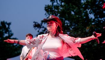 Eligarf a ieșit din dulap… la propriu, la Bucharest Pride 2025: „Pentru mine, momentul ăsta a fost o formă de eliberare”