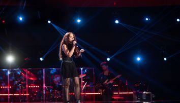 Vocea României, 20 octombrie 2023. Mădălina Ghirău, puștoaica pe care Theo Rose a comparat-o cu Christina Aquilera: „Așa cântă acum oamenii de 16 ani”