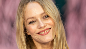 La 53 de ani Vanessa Paradis se bucură de țigări, vin și lene. De ce respinge orice intervenție estetică. ”Ca să mă simt frumoasă...”