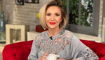 Adela Popescu se gândește la numele celui de-al treilea copil. Cum i-ar plăcea prezentatoarei TV să-l cheme pe micuț