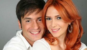 Au pozat aproape nud. Cele mai sexy poze cu Adela Popescu si Radu Valcan