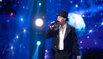 E ajutor de bucătar, dar s-a visat mereu artist! Cine e Liviu Leța, concurentul de la Românii au talent pe care Andra l-a aplaudat în picioare: „O magie muzicală!”