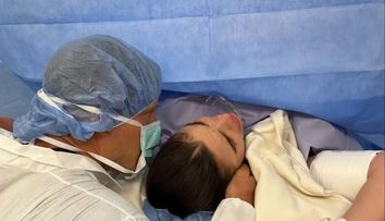 Olivia Culpo și Christian McCaffrey au devenit părinți. Imagini emoționante din sala de nașteri