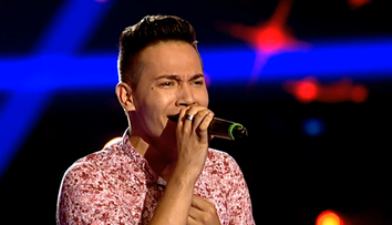 De la The Voice UK, la Vocea Romaniei. Rar auzi o voce ca a lui. Smiley, Moga si Tudor au intors in acelasi timp scaunele