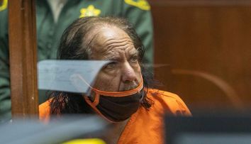 Ron Jeremy, proces pentru viol amânat din cauza suspiciunilor că ar suferi de o boală mintală