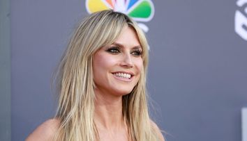 Heidi Klum, apariție topless pe rețelele sociale. A pozat fără haine și le-a arătat fanilor cum se pregătește de Halloween