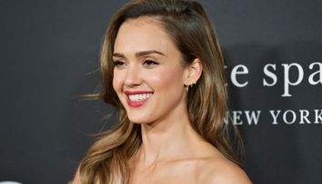 Jessica Alba, un model de eleganță și senzualitate. Imaginile în lenjerie intimă care i-au cucerit pe fani