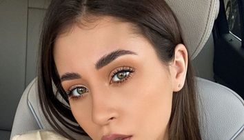 Momente de panică pentru Nicole Cherry. Artista a rămas blocată în lift