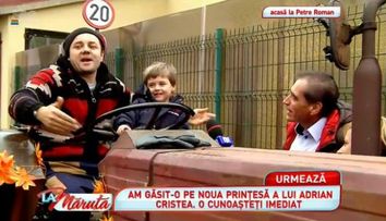 Are doar 4 ani si este deja vedeta in toata regula! Uite cat de mare s-a facut baietelul lui Petre Roman