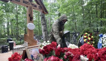Întorsătură de situație! Cine a venit la mormântul lui Evgheni Prigojin la o zi după funeralii