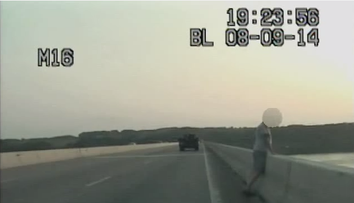 A fost salvat cu cateva secunde inainte sa se arunce in rau. Gestul unui politist a uimit intreaga lume