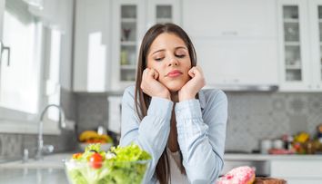 (P) Metode eficiente de control al poftelor și gestionare a mâncatului emoțional
