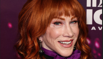 La 65 de ani, Kathy Griffin tocmai s-a afișat cu iubitul în vârstă de 22 de ani! ”Joac-o pe asta, internetule!”. Cum arată tânărul cu 43 de ani mai mic decât ea