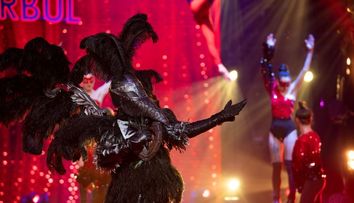 Corbul a impresionat cu un spectacol incredibil pe melodia ”The greatest show” în finala Masked Singer România