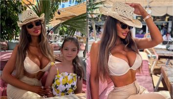 Bianca Drăgușanu, siluetă de sirenă pe litoral. Vedeta a pozat alături de fiica ei