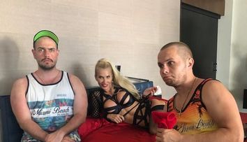Comedia spumoasă „Miami Bici” ajunge în weekend în toate cinematografele din România