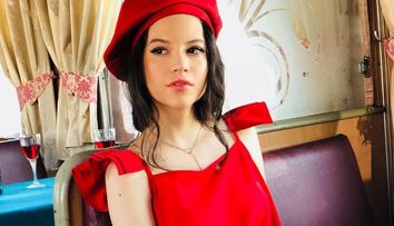 Cleopatra Stratan se studiază peste hotare. Artista apare într-un manual de limba engleză