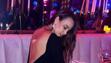 Andreea Raicu, definiția senzualității într-o rochie mini. „Ești poezie, te-am salvat la citate”