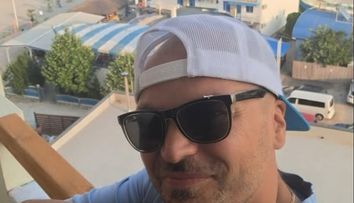 Postarea lui Puya despre litoralul românesc, care a împărţit internetul în două tabere: „Îmi place la mare în România. Văd că toată lumea se plânge”