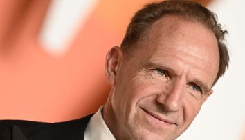 Chipul unui bătrânel, dar forța unui atlet: Transformarea uimitoare a lui Ralph Fiennes pentru noul său rol