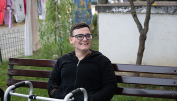 Povestea unui tânăr țintuit în scaunul cu rotile, la Visuri la cheie: „Sunt un om fericit”