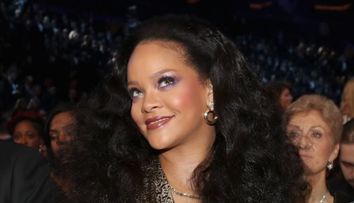 Acuzata ca s-a ingrasat, Rihanna nu se sfieste sa isi puna in evidenta atuurile fizice. Cum a aparut la Premiile Grammy