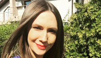 Trei generatii. Adela Popescu, impreuna cu fiul si cu mama sa, intr-o fotografie de mii de Like-uri 