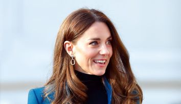 Kate Middleton, apariție impecabilă într-o ținută accesorizată cu cercei în valoare de 13 lei
