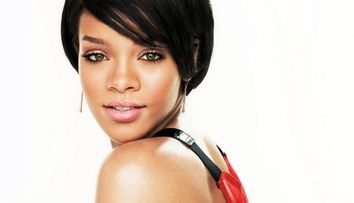 Petrece pana dimineata in cluburi, dar sustine ca este bolnava. Gestul facut de Rihanna care i-a infuriat la culme pe fani