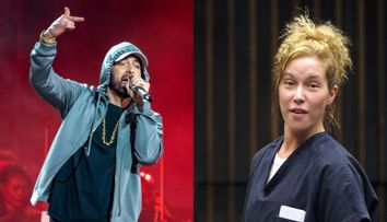 Fosta soție a lui Eminem, Kim Scott, dată în urmărire după ce a lipsit de la procesul în care e acuzată că a condus în stare de ebrietate și a provocat un accident auto, după care a fugit de la fața locului
