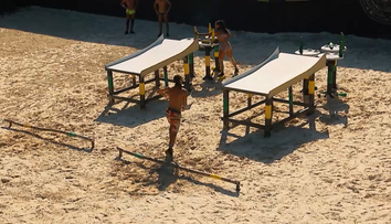 Survivor România 2025 - Doi dintre concurenți luptă atât de aprig încât se salvează și merg mai departe.