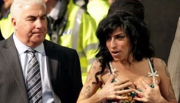 Tatal lui Amy Winehouse vrea sa infiinteze o fundatie contra dependentei de droguri si alcool!