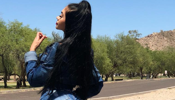 La 22 de ani este una dintre cele mai urmărite vedete pe Instagram. Cum arată tânăra cu forme voluptoase