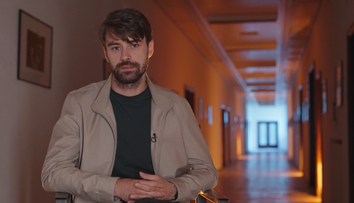 EXCLUSIV I Eduard Buhac, interviu despre personajul pe care îl interpretează în serialul „Cei trimiși”. Producția din genul crime-paranormal va fi disponibilă, în curând, pe VOYO: „Este un rol pe care, fără să știu, mi-l doream să îl interpretez”