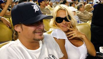 „Borat a pus capăt mariajului dintre Pamela Anderson și Kid Rock”. Cine spune asta