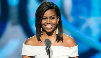 Momentul pe care presa l-a asteptat 8 ani! Adevarul despre parul lui Michelle Obama. Cum arata fara mese si peruci