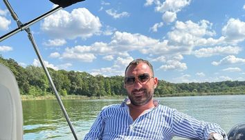 Pescobar, comparat cu Irinel Columbeanu. Reacția afaceristului în urma comentariului primit din partea internautului: „Cred că are nevoie de...”
