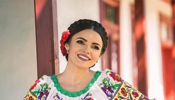 VIDEO Cosmina Adam, provocare culinară cu viermi murați